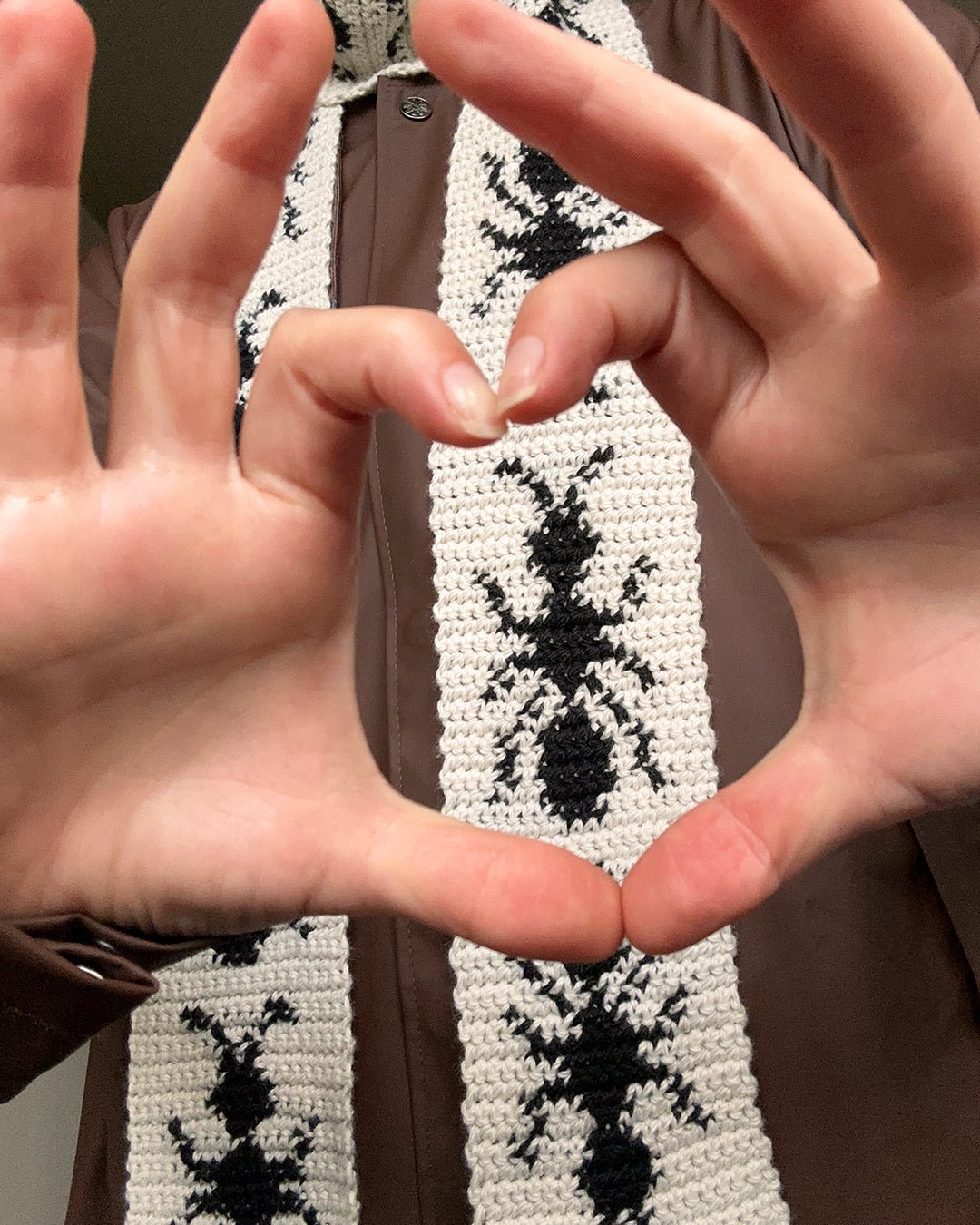 Crochet scarf pattern ✧ Ants - devout hand