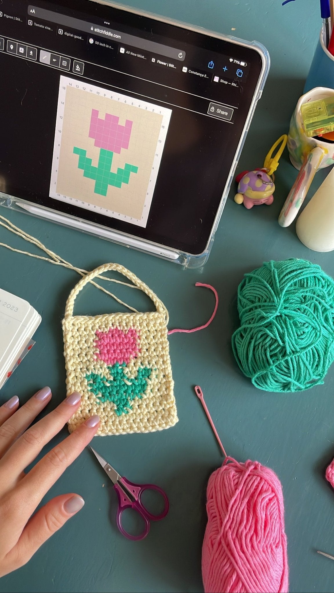 ✧ Free graph pattern: Flower ✧ - devout hand