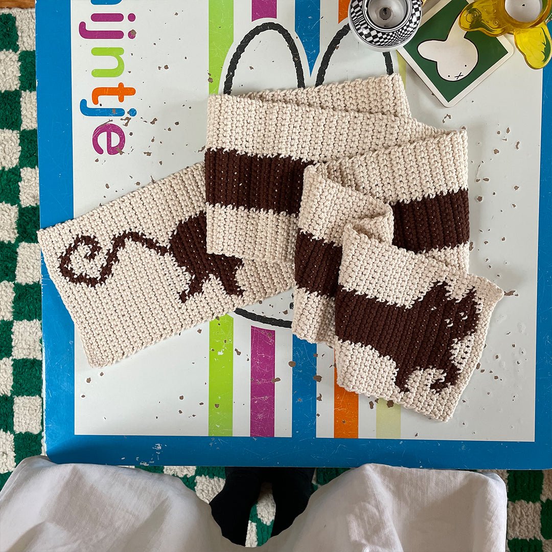 Crochet scarf pattern - kitty cat scarf