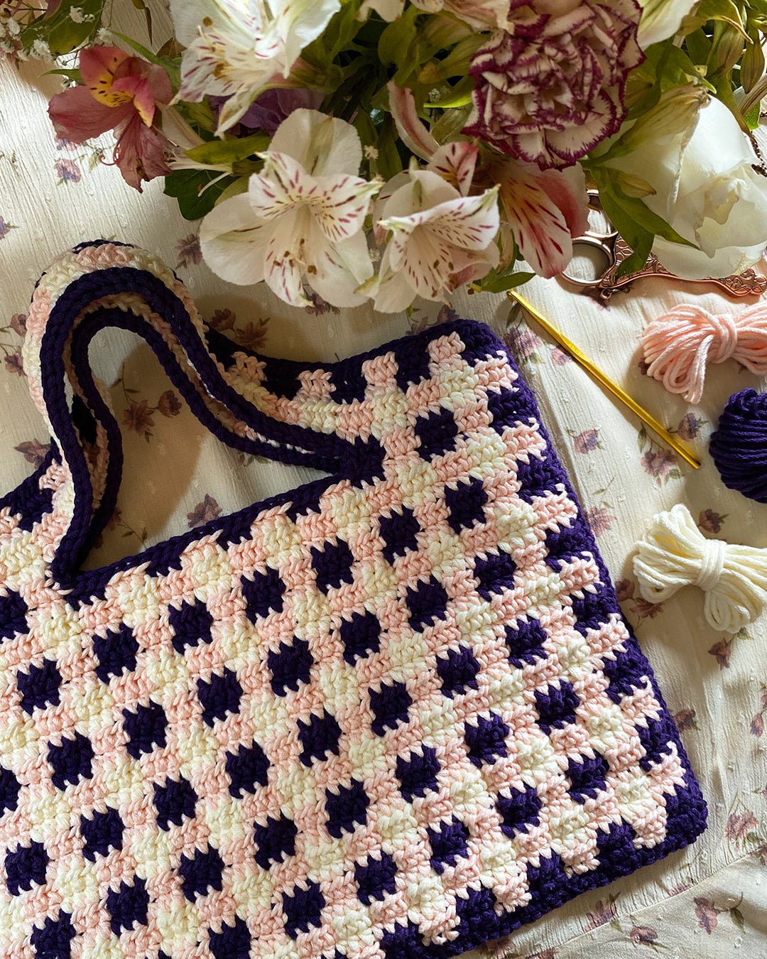 Crochet bag pattern ✧ Picnic bag - devout hand