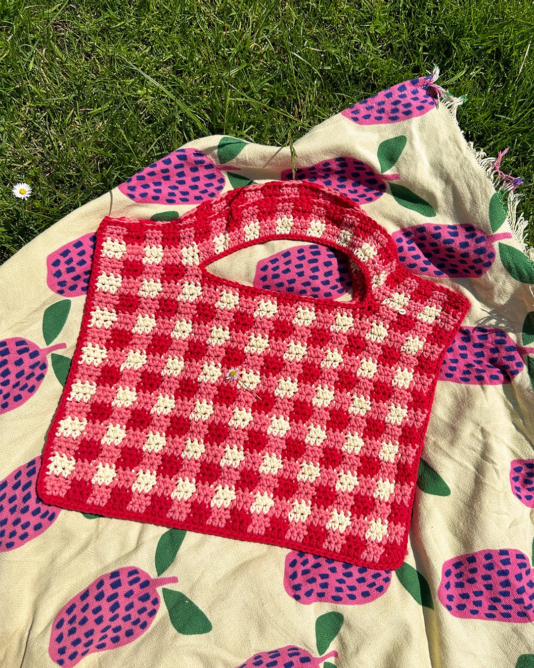 Crochet bag pattern ✧ Picnic bag - devout hand