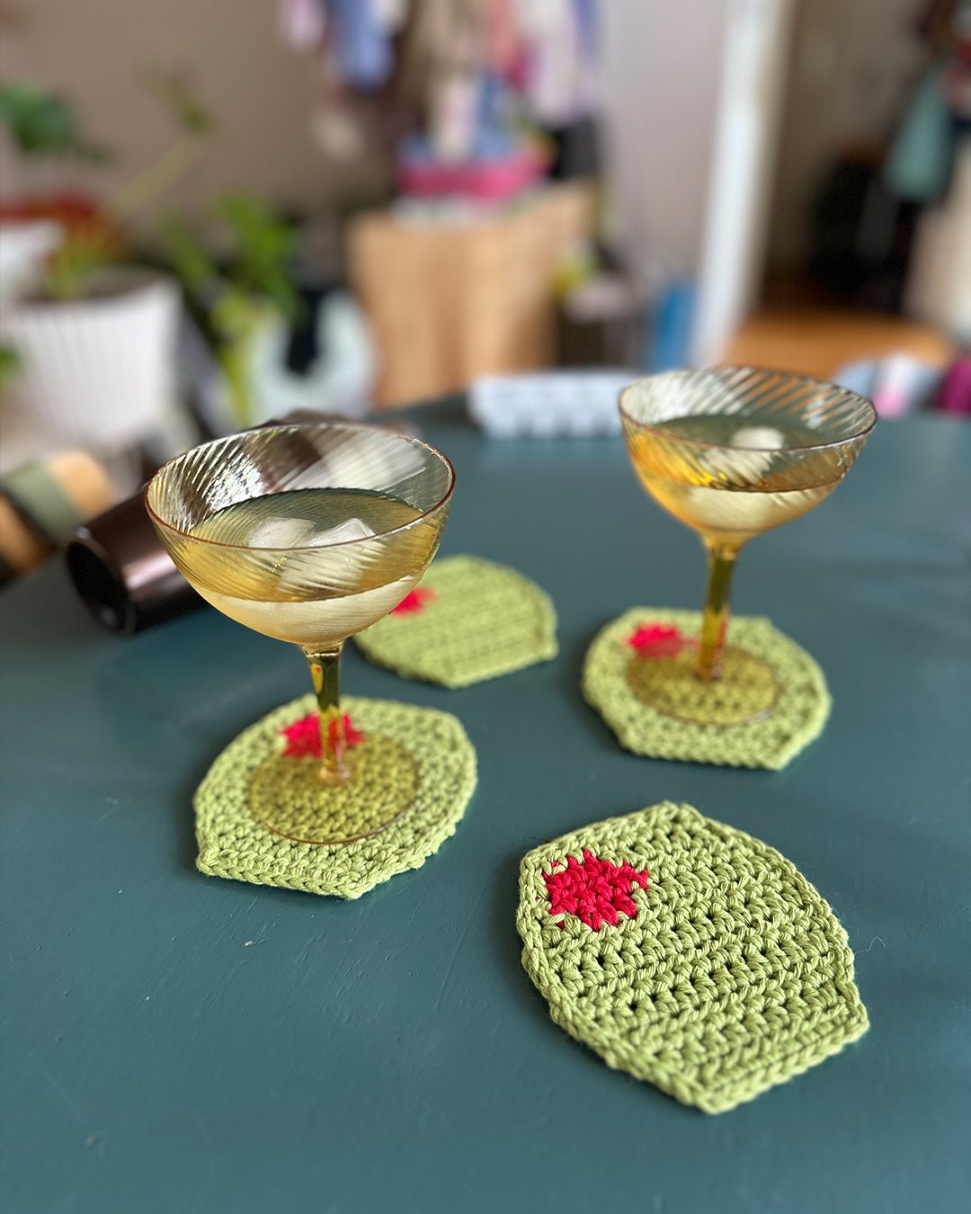 Crochet coasters pattern ✧ Olive & Dirty martini - devout hand