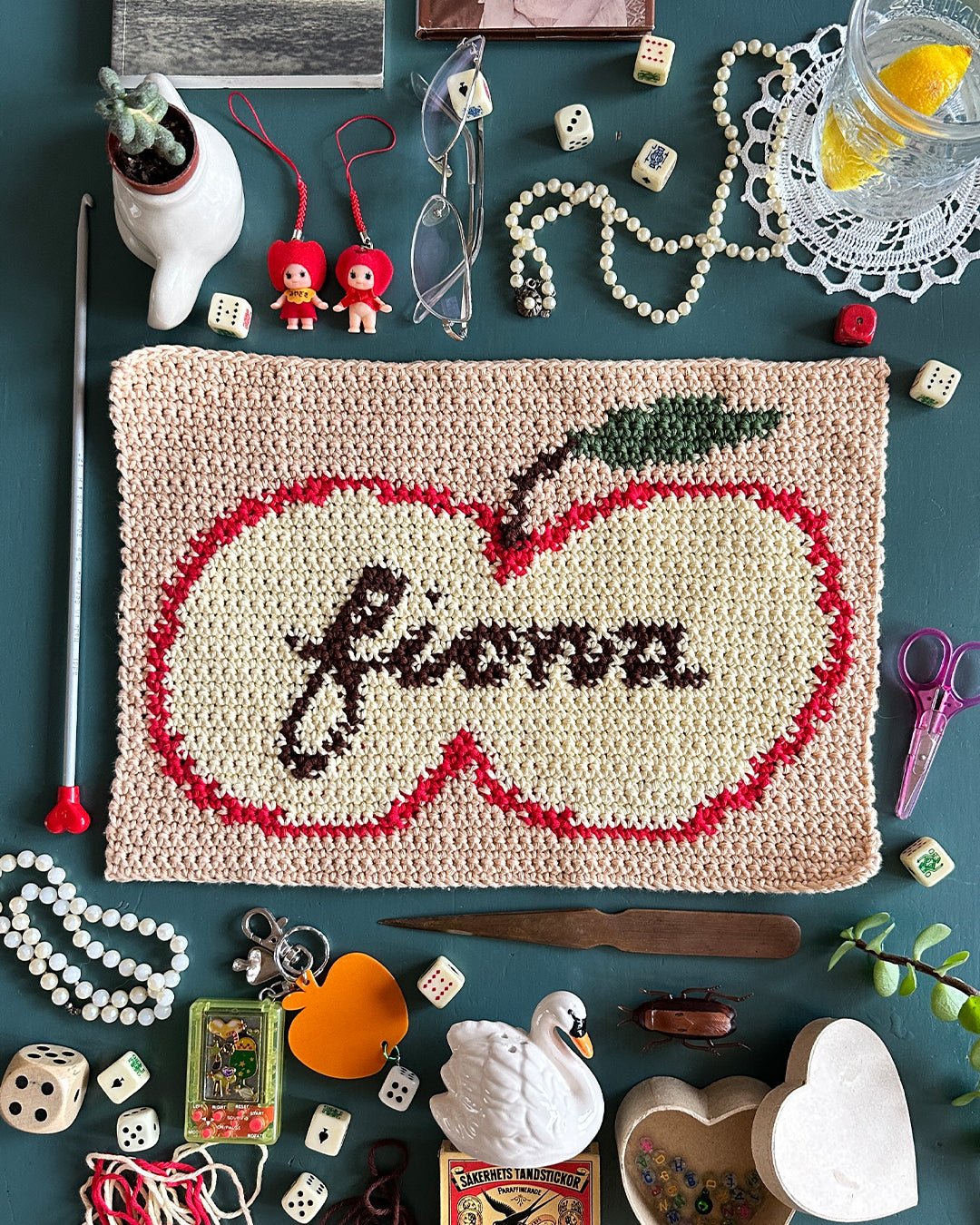 Crochet tapestry pattern ✧ Fiona Apple - devout hand