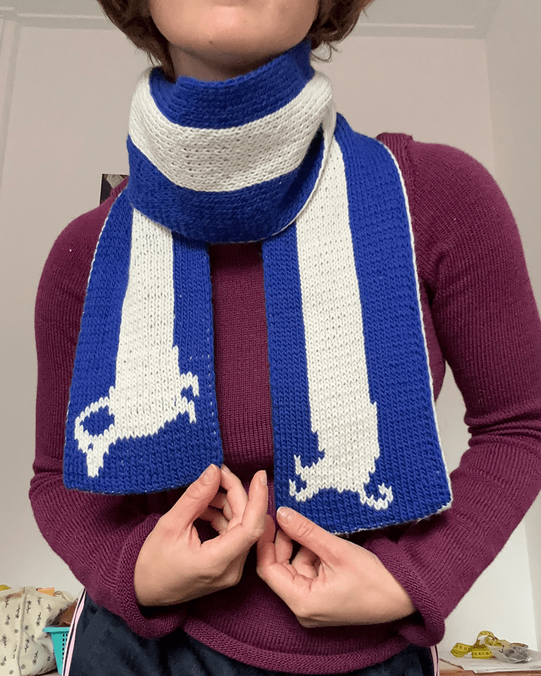 Scarf knitting pattern ✧ Sausage Dog - devout hand