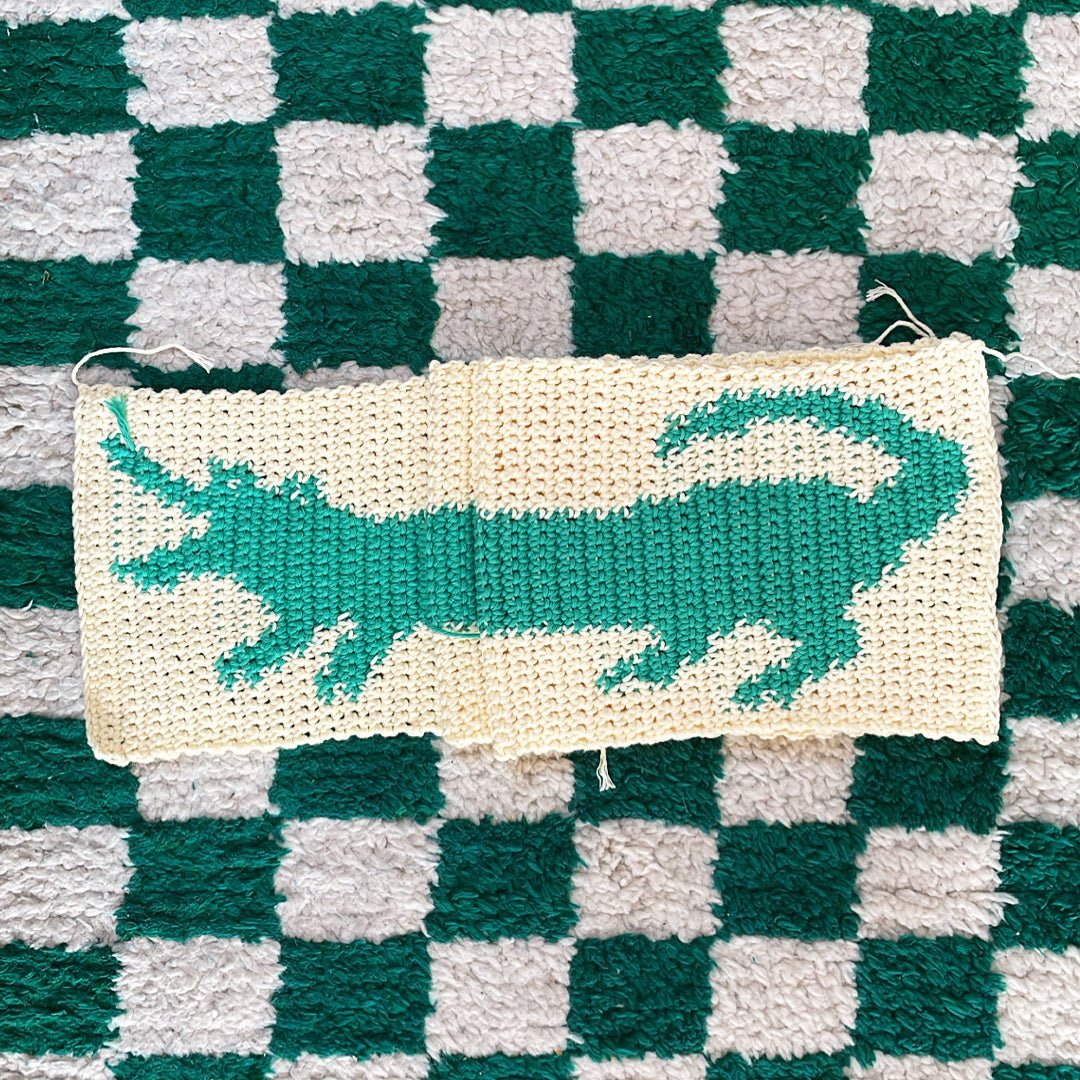 Crochet scarf pattern - crocodile
