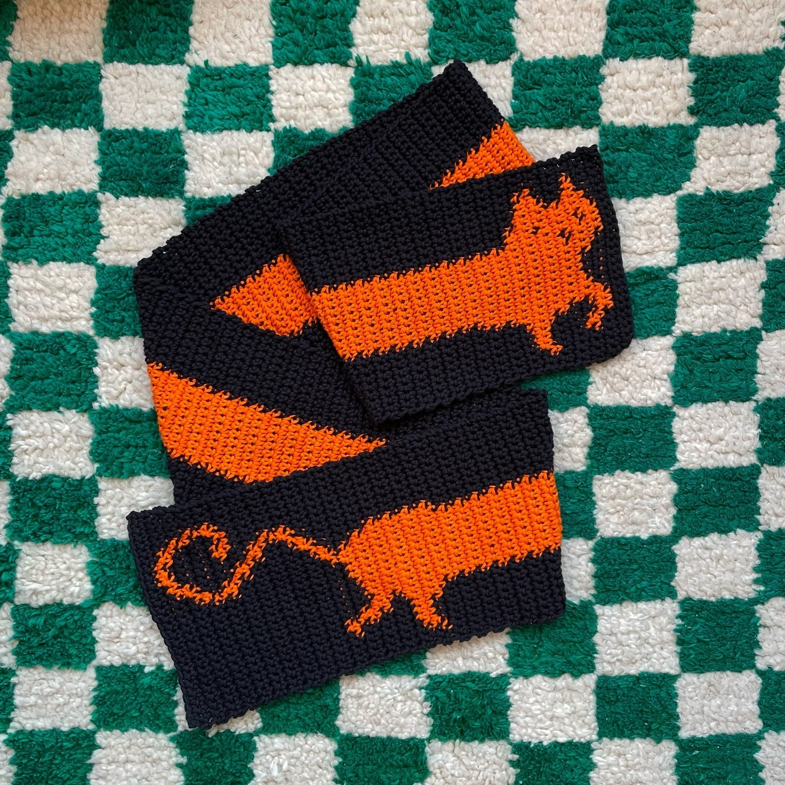 Crochet scarf pattern - kitty cat scarf