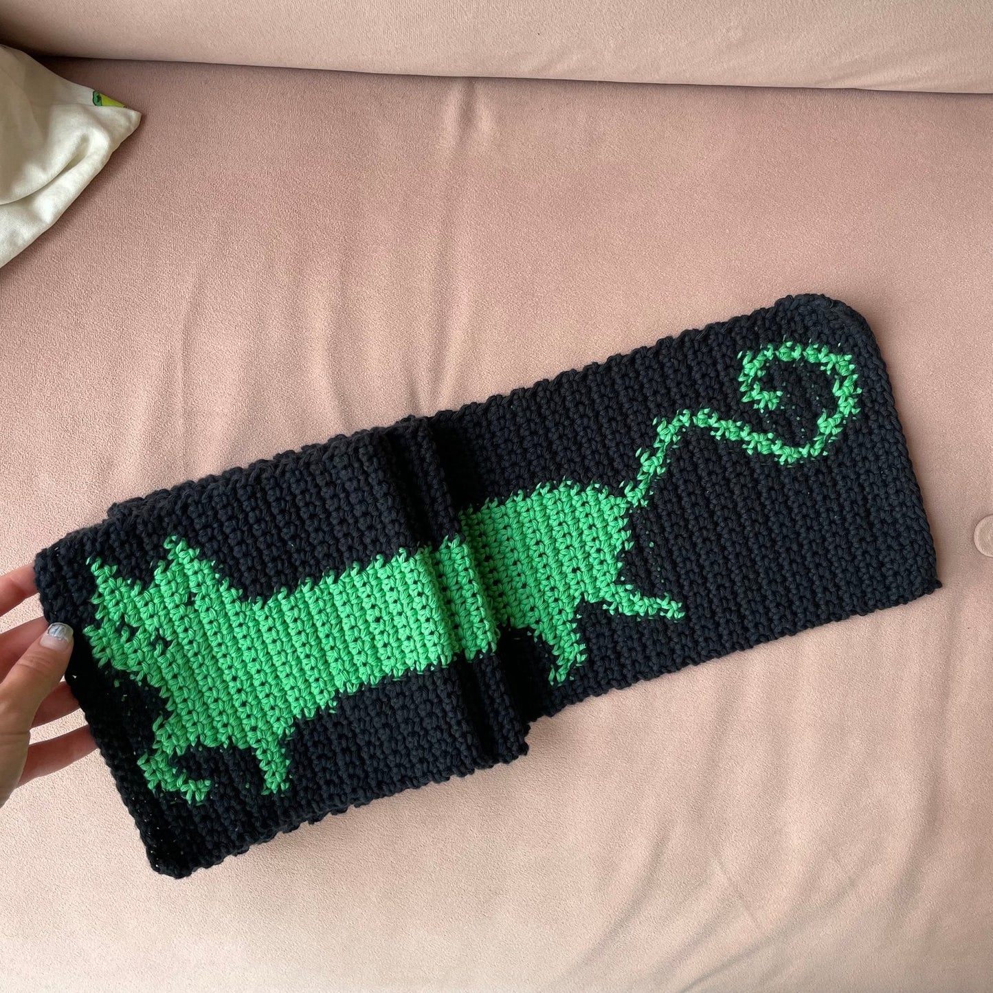 Crochet scarf pattern - kitty cat scarf