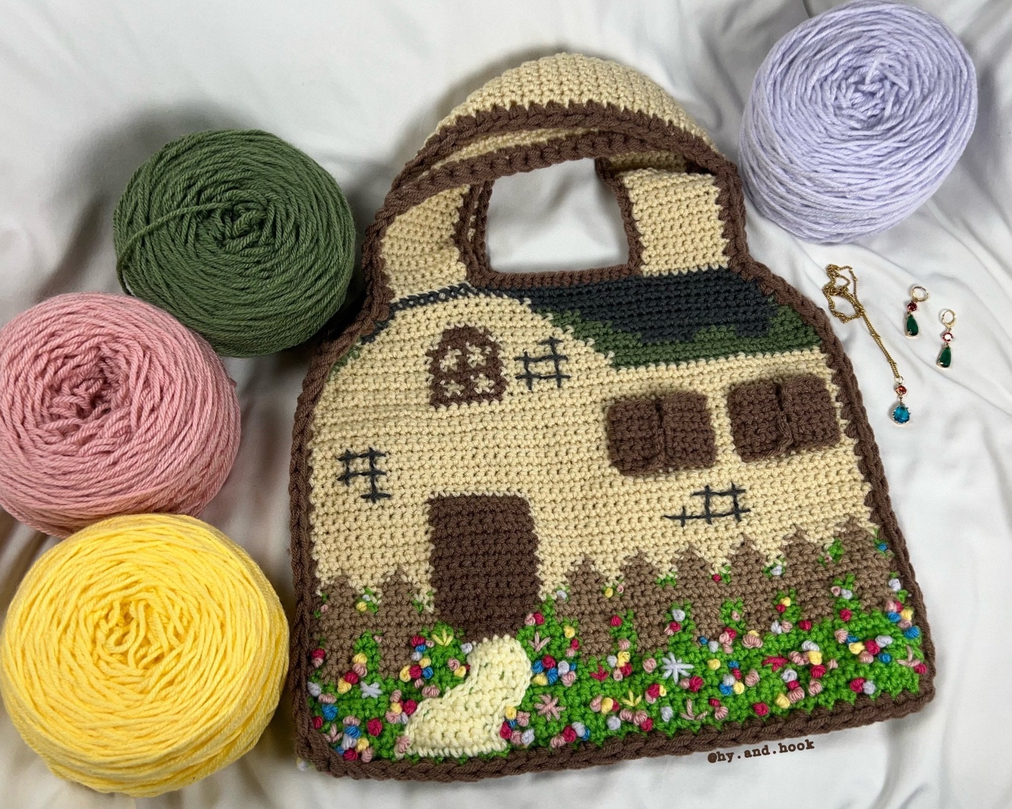 Crochet Bag Pattern {Raffia Circle Bag} - Handy Little Me